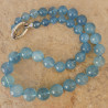 Collier de perles aigue-marine avec un fermoir en argent
