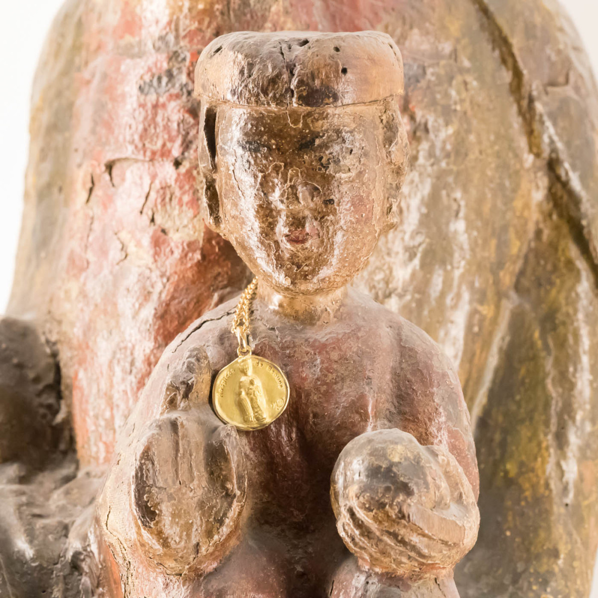 Bijou Médaille de la Vierge en bois des Hospices de Beaune-Or 18k, pendentifs or 18 k  or jaune