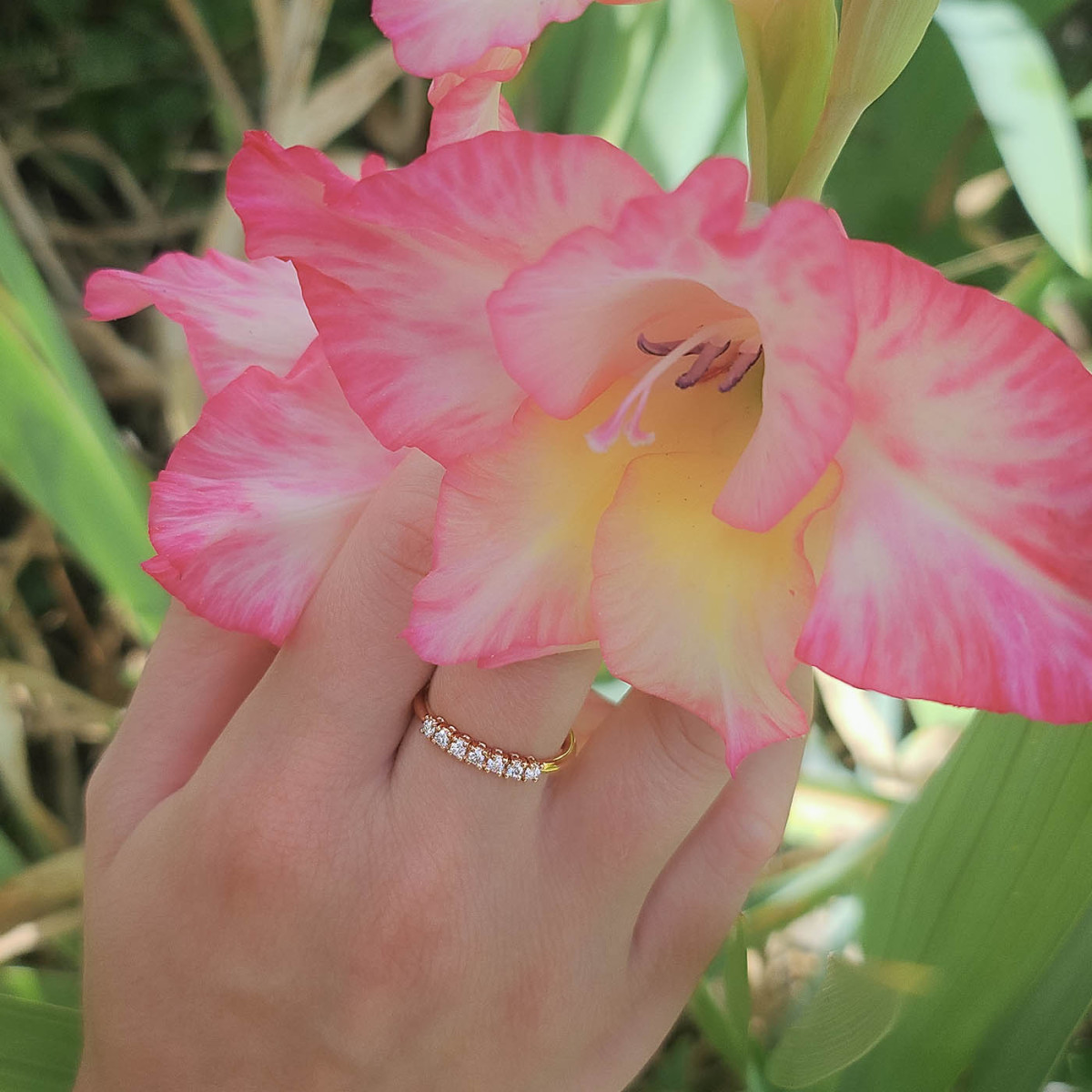 une bague en or rose 18k sertie de diamants-serti griffes une bague en or rose 18k sertie de diamants-serti griffes