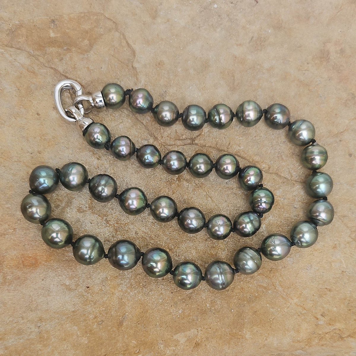 Perles de Tahiti multicolor avec fermoir en argent Perles de Tahiti multicolor avec fermoir en argent