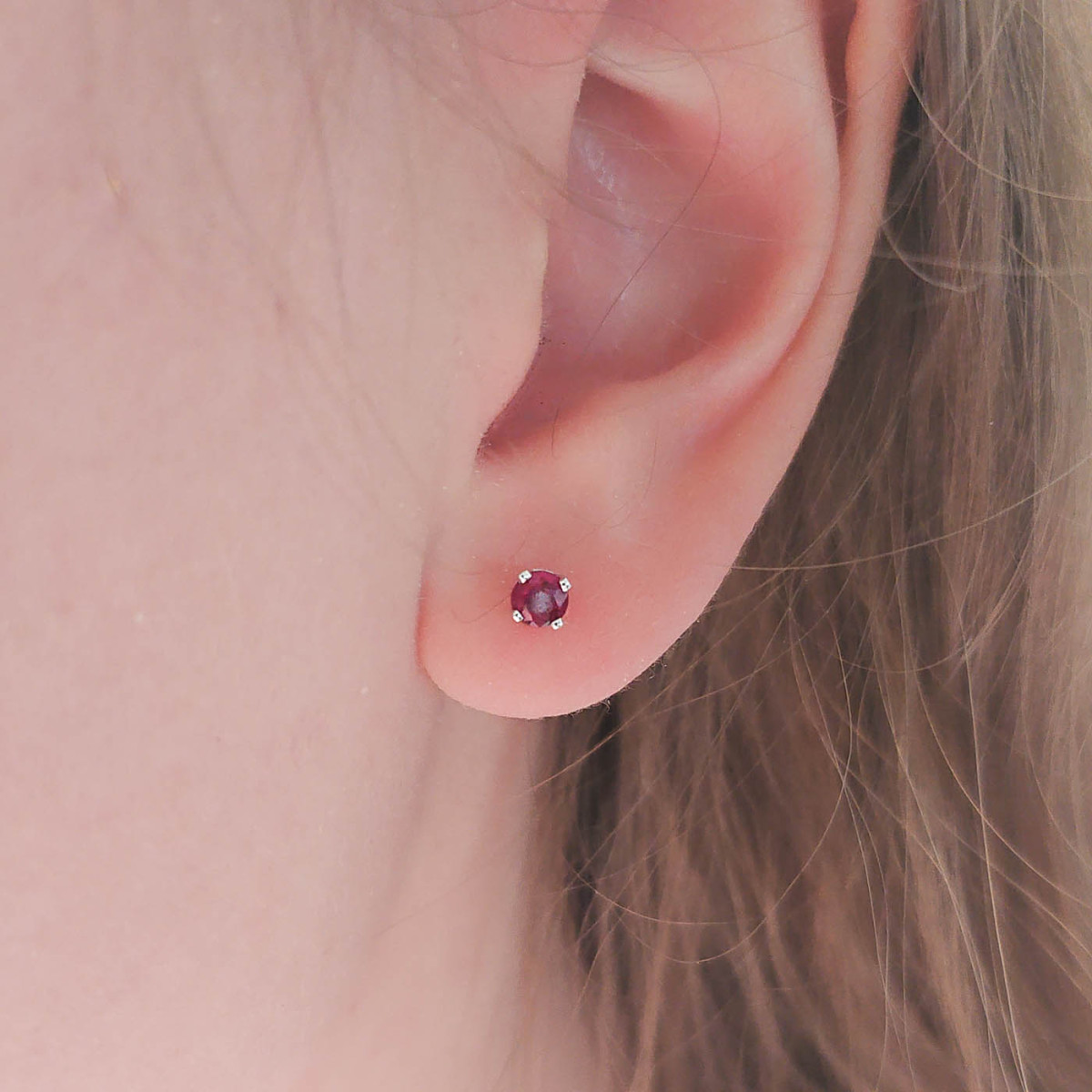 Boucles D'oreilles Puces Or 18K Rubis Rond 2.8 Mm - Bijoux Dolly - Neuf Avec étiquettes - Cadeau Femme