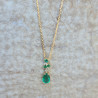 Un pendentif en or jaune 18k sertie d'une émeraude, de tsavorites et de diamants sur chaîne en or jaune 18k